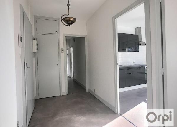 Appartement à louer    3 pièces • 81,75 m2 Néris-les-Bains