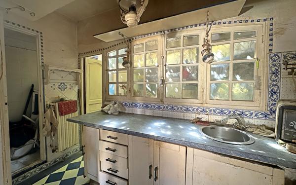 Maison à vendre    2 pièces •  Marseille 8