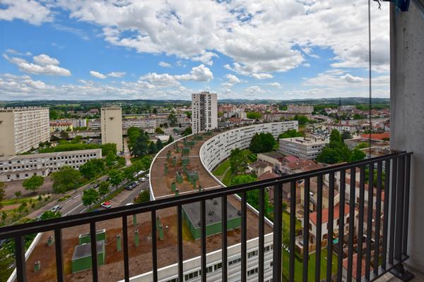 À vendre - Appartement T5 - 105 m² -  Centre-ville - 129 000 €