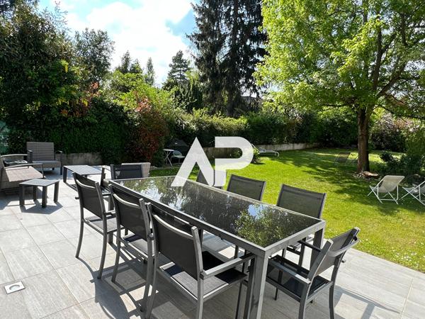 Demeure de prestige à Enghien-les-bains 1 760 000 € **  - Référence  1578
