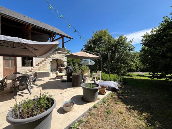 Propriété spacieuse sur grand terrain à Brenod