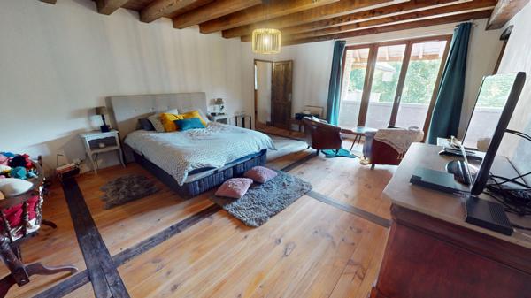 Propriété spacieuse sur grand terrain à Brenod