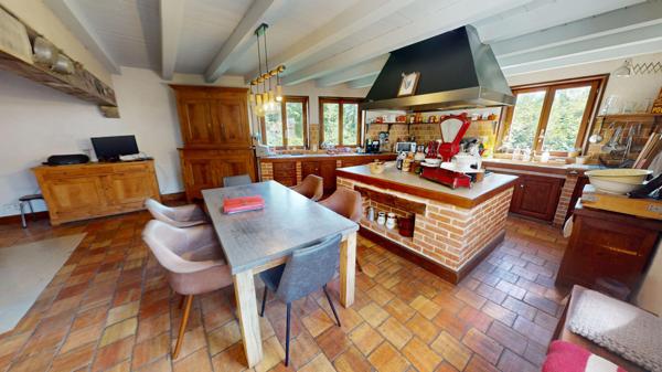 Propriété spacieuse sur grand terrain à Brenod