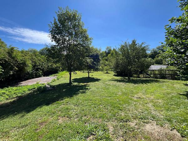 Propriété spacieuse sur grand terrain à Brenod