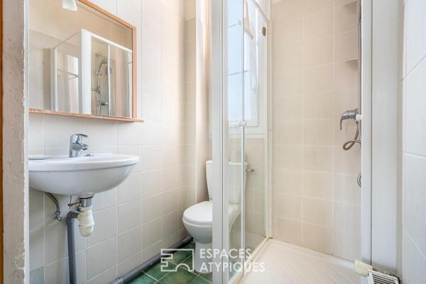 Dernier étage avec ascenseur et balcon