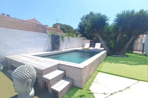 Sete - Maison de plain-pied d'environ 110M² de type 4, avec piscine et dépendance