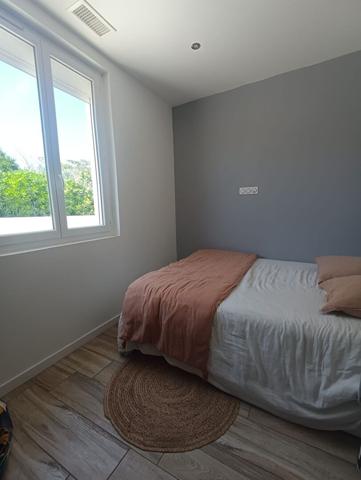 Sete - Maison de plain-pied d'environ 110M² de type 4, avec piscine et dépendance