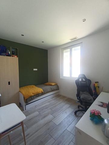 Sete - Maison de plain-pied d'environ 110M² de type 4, avec piscine et dépendance