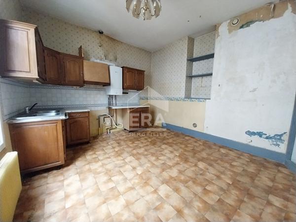Appart. à vendre T5 - Blois - Très bien placé au coeur du centre-ville, beaux espaces à rénover.