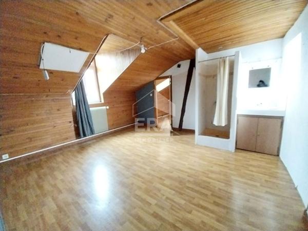 Appart. à vendre T5 - Blois - Très bien placé au coeur du centre-ville, beaux espaces à rénover.