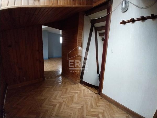 Appart. à vendre T5 - Blois - Très bien placé au coeur du centre-ville, beaux espaces à rénover.