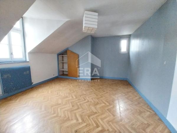 Appart. à vendre T5 - Blois - Très bien placé au coeur du centre-ville, beaux espaces à rénover.