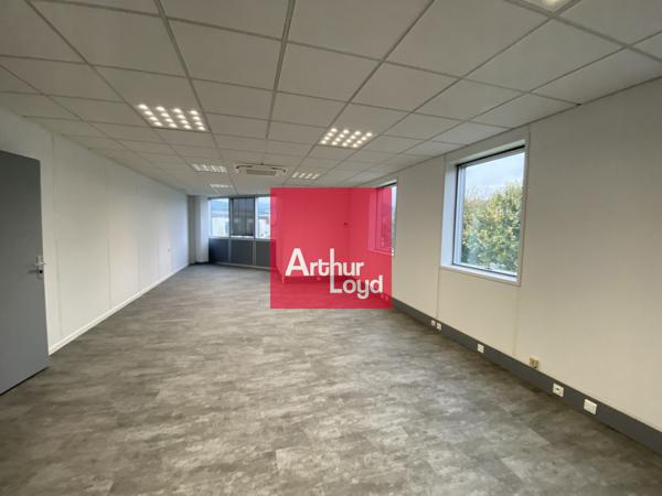Bureaux à louer à Échirolles dans Parc Galaxie Sud nombreux parkings