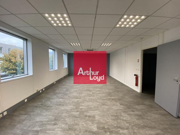 Bureaux à louer à Échirolles dans Parc Galaxie Sud nombreux parkings