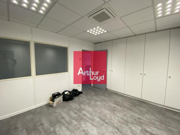 Bureaux à louer à Échirolles dans Parc Galaxie Sud nombreux parkings
