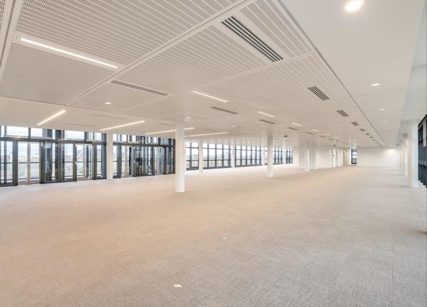 Bureaux rénovés à louer à Paris 14 avec terrasses et jardins accessibles