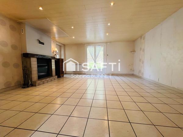 Proximité des commerces, 10 minutes de La Roche-Sur-Yon, 40 minutes de Nantes.