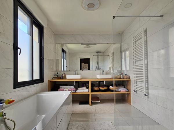 Villecresnes (94440) Maison contemporaine 2019 en fond d'impasse – À seulement 10 minutes à pied du centre-ville