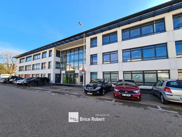 Bureaux à louer à Lyon Gerland lumineux au rez-de-chaussée avec accès PMR