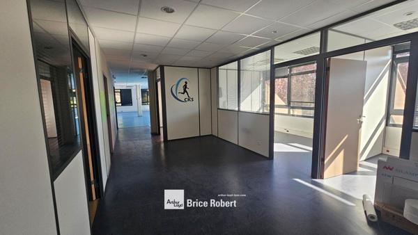 Bureaux à louer à Lyon Gerland lumineux au rez-de-chaussée avec accès PMR