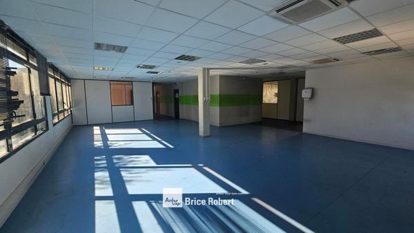 Bureaux à louer à Lyon Gerland lumineux au rez-de-chaussée avec accès PMR