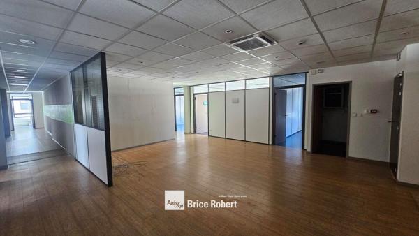 Bureaux à louer à Lyon Gerland lumineux au rez-de-chaussée avec accès PMR