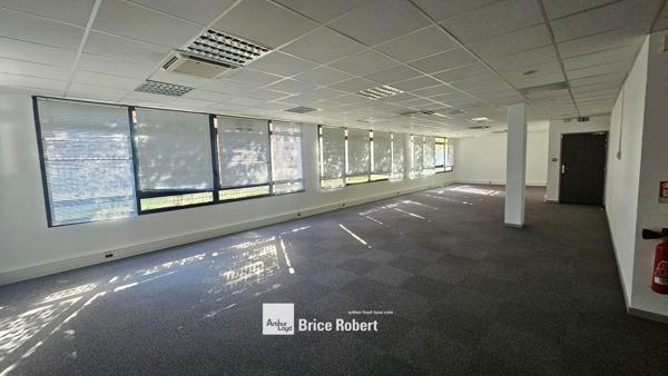 Bureaux à louer à Lyon Gerland lumineux au rez-de-chaussée avec accès PMR