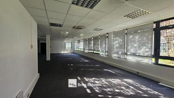 Bureaux à louer à Lyon Gerland lumineux au rez-de-chaussée avec accès PMR