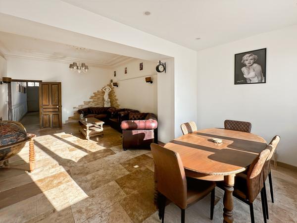 maison bourgeoise jardin et parking