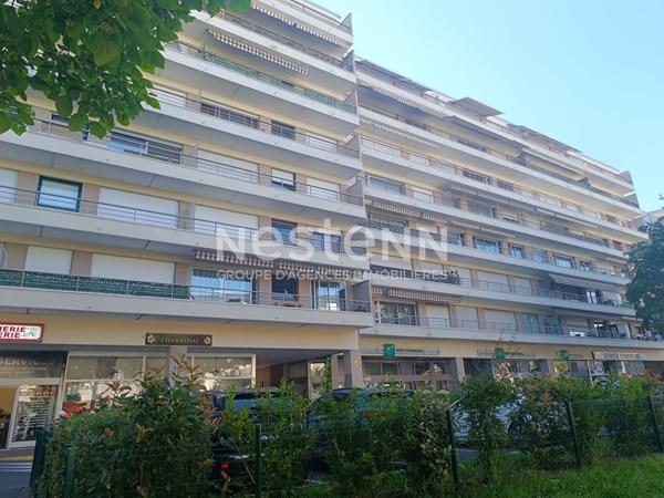 Appartement T1 à louer à Fresnes avec terrasse, parking et cave