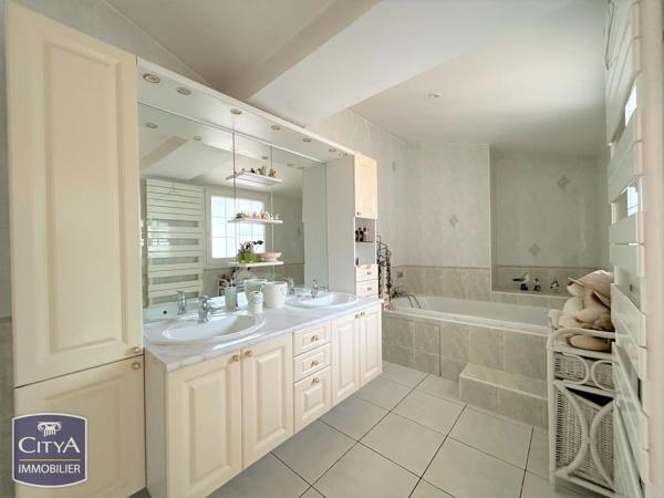 Immeuble à vendre 324m² Mâcon (71000)