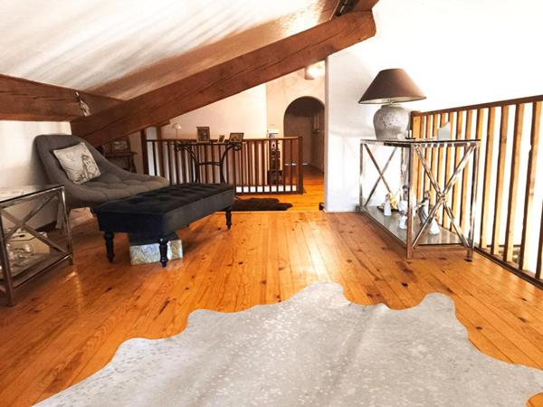 AUBIGNAN : SPACIEUSE MAISON DE 213 M² AVEC VUE SUR LE MONT VENTOUX