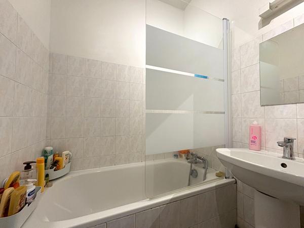 À vendre - Angers - T3 avec locataire en place, quartier ESA / UCO !