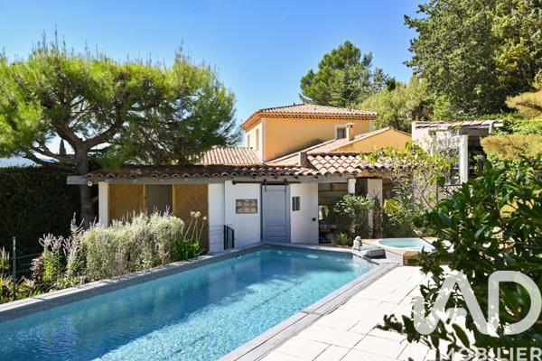 Maison à vendre 7 pièces 180 m² Cuges-les-Pins