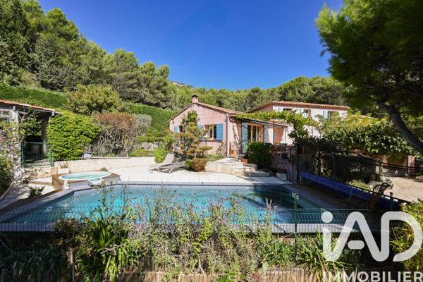Maison à vendre 7 pièces 180 m² Cuges-les-Pins