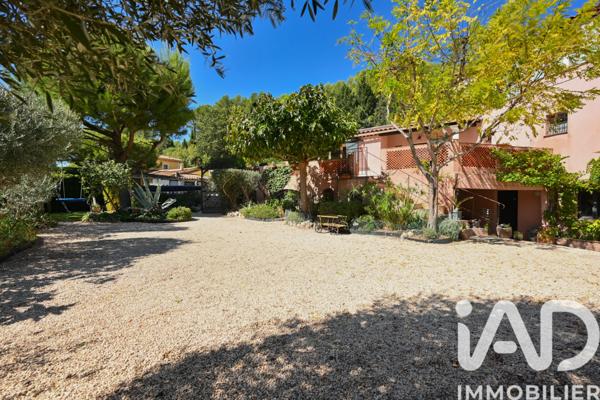 Maison à vendre 7 pièces 180 m² Cuges-les-Pins