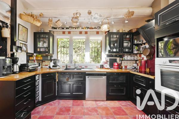Maison à vendre 7 pièces 180 m² Cuges-les-Pins