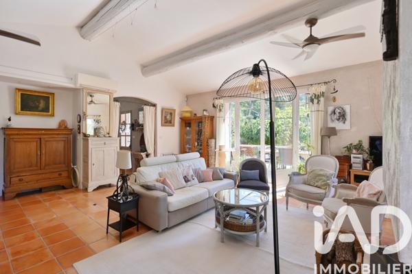 Maison à vendre 7 pièces 180 m² Cuges-les-Pins