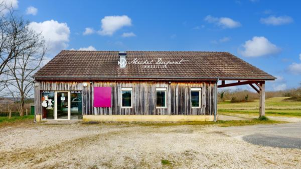 Local commercial de caractère – Emplacement stratégique en plein cœur du Périgord Noir