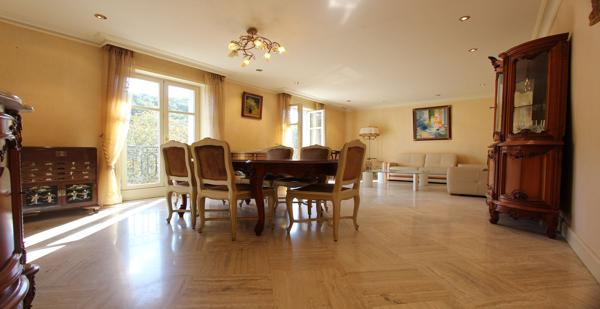 "HÔTEL DE L'ÉPÉE", UN GRAND APPARTEMENT AVEC ASCENSEUR & L'ÉLÉGANCE D'UNE ADRESSE. - L'agence Immobilier & Associés