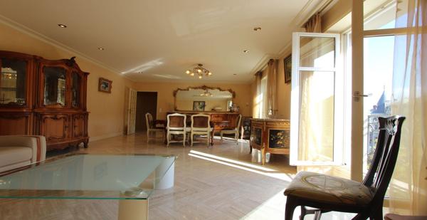 "HÔTEL DE L'ÉPÉE", UN GRAND APPARTEMENT AVEC ASCENSEUR & L'ÉLÉGANCE D'UNE ADRESSE. - L'agence Immobilier & Associés