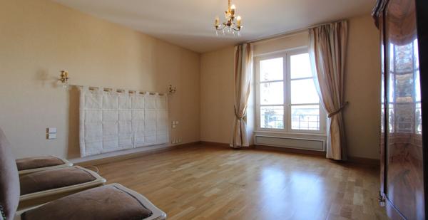 "HÔTEL DE L'ÉPÉE", UN GRAND APPARTEMENT AVEC ASCENSEUR & L'ÉLÉGANCE D'UNE ADRESSE. - L'agence Immobilier & Associés