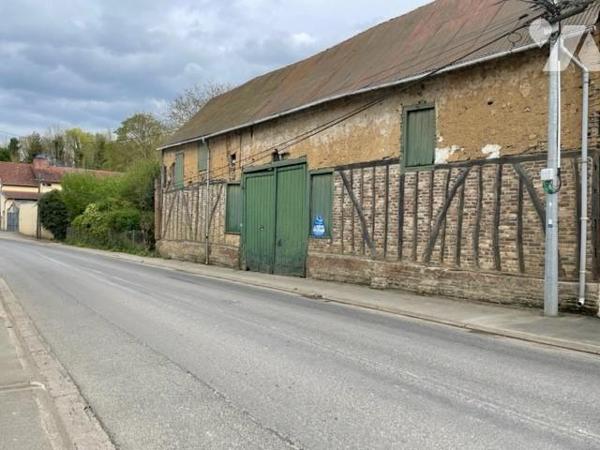 TERRAIN A BATIR NAOURS avec ancienne maison et dépendances agricoles