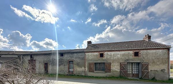 Fort potentiel pour cette maison de plain-pied à rénover de plus de 120 m² à proximité de Chalonnes-sur-Loire.