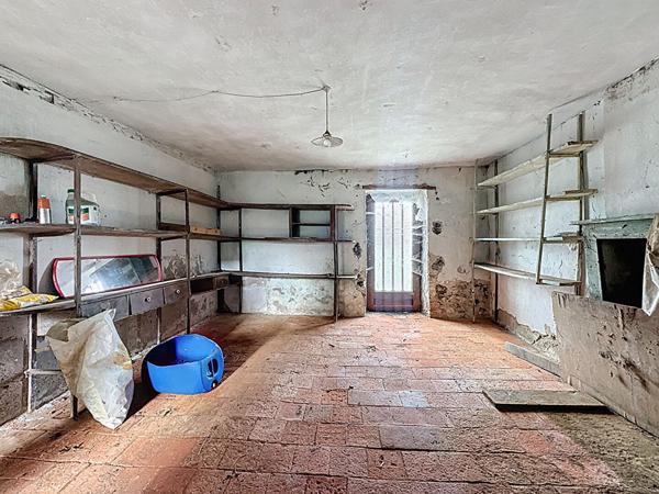 Fort potentiel pour cette maison de plain-pied à rénover de plus de 120 m² à proximité de Chalonnes-sur-Loire.