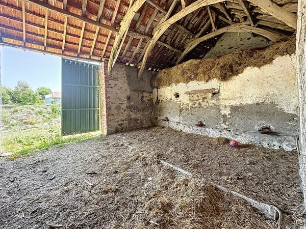 Fort potentiel pour cette maison de plain-pied à rénover de plus de 120 m² à proximité de Chalonnes-sur-Loire.