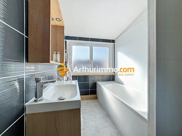 Vente Maison 5 pièces 100 m2 à Saint-Clair-de-la-Tour