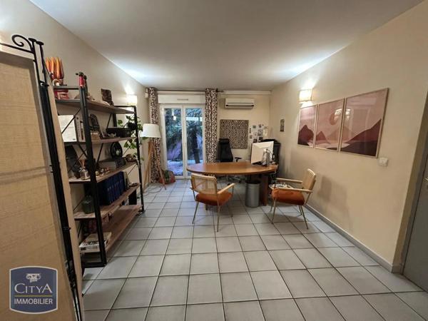 Local professionnel à vendre 184m²