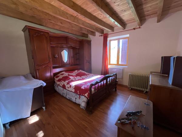 Agnin (38150) À vendre en exclusivité sur Agnin : Maison de 180 m² avec garage et atelier.