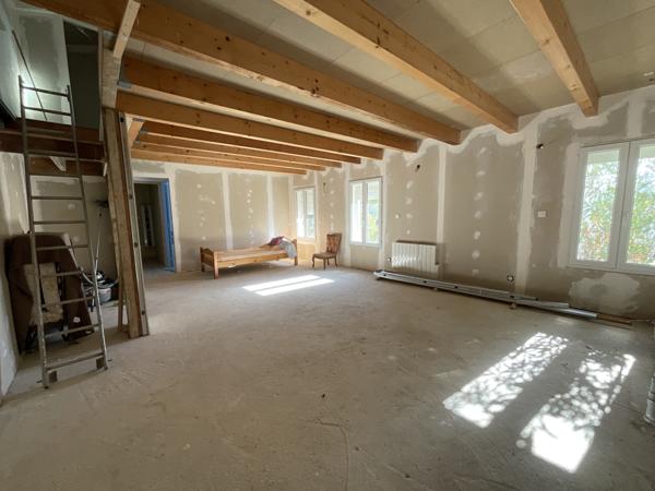 Agnin (38150) À vendre en exclusivité sur Agnin : Maison de 180 m² avec garage et atelier.